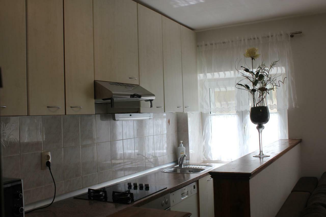 Appartement Apartman Tafra à Omiš Extérieur photo