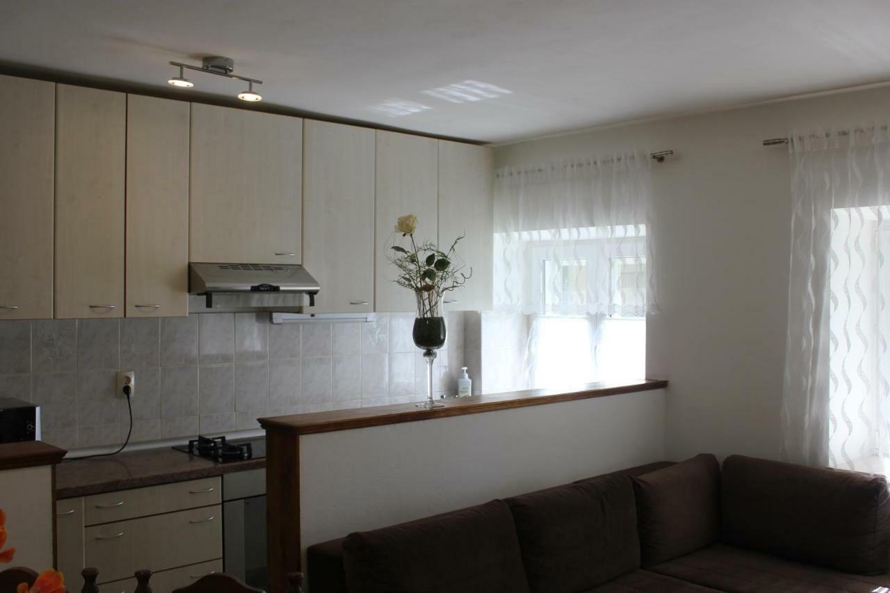 Appartement Apartman Tafra à Omiš Extérieur photo