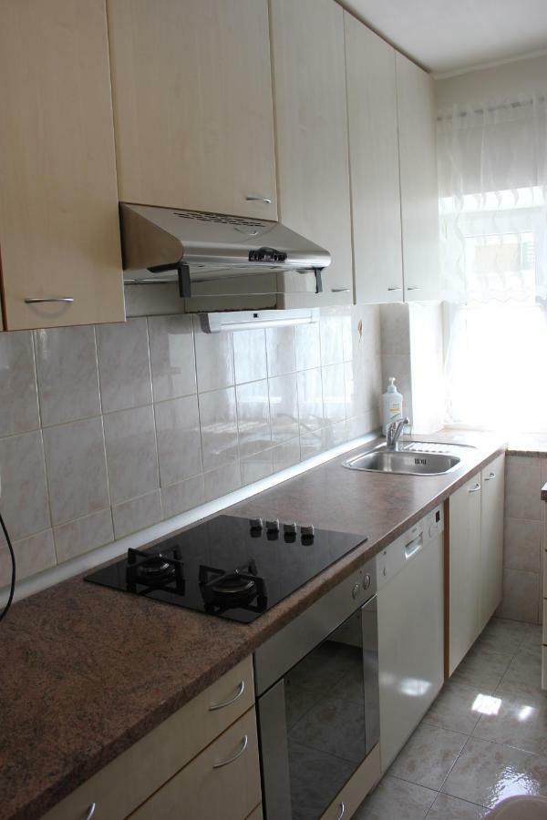 Appartement Apartman Tafra à Omiš Extérieur photo