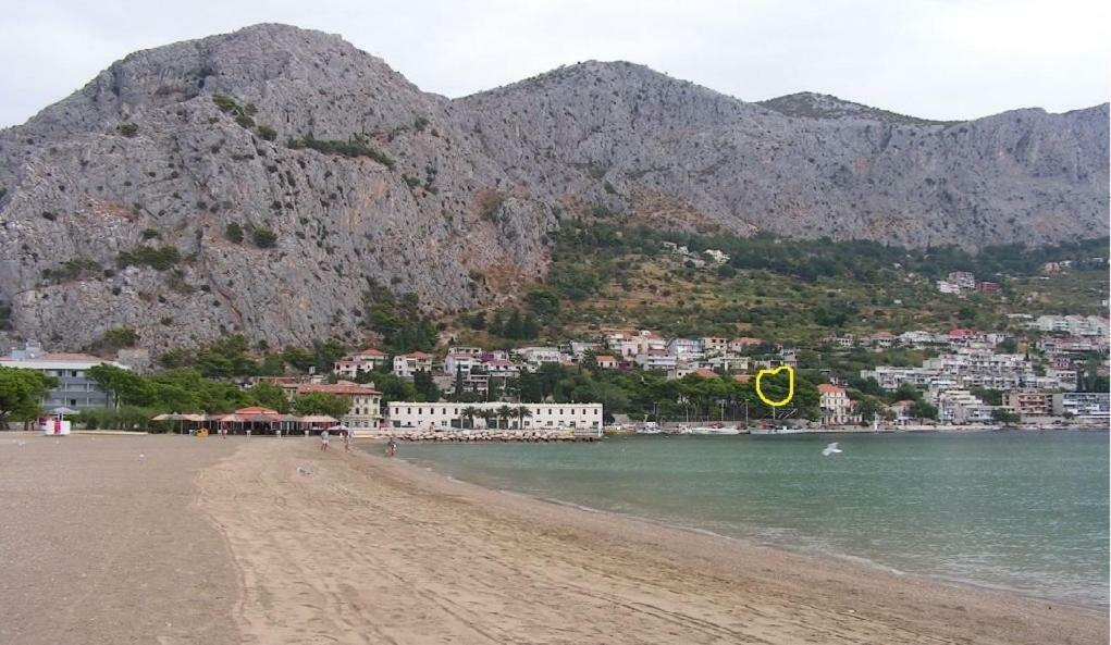 Appartement Apartman Tafra à Omiš Extérieur photo